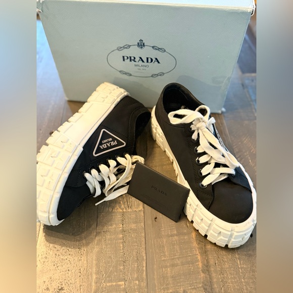 Prada women’s double wheel black re-nylon gabardine sneakers size 38 - Picture 1 of 13